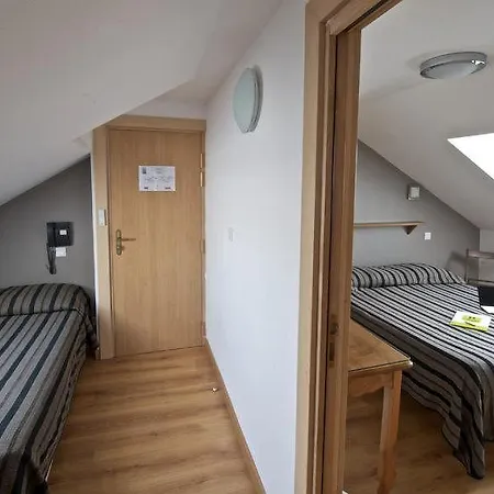 La Porte Pierre-logis Intra Muros 2*