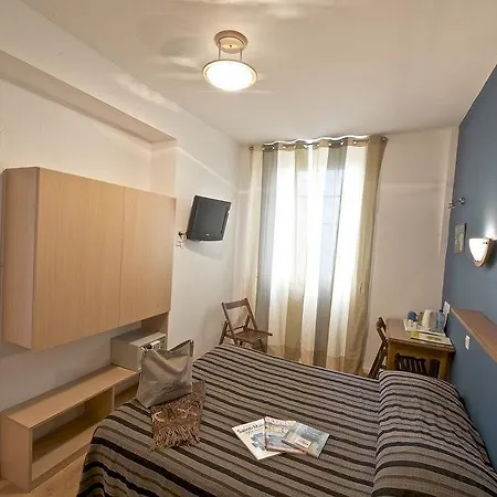 מלון La Porte Pierre-logis Intra Muros 2*