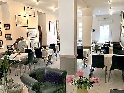 La Porte Pierre-logis Intra Muros 2*