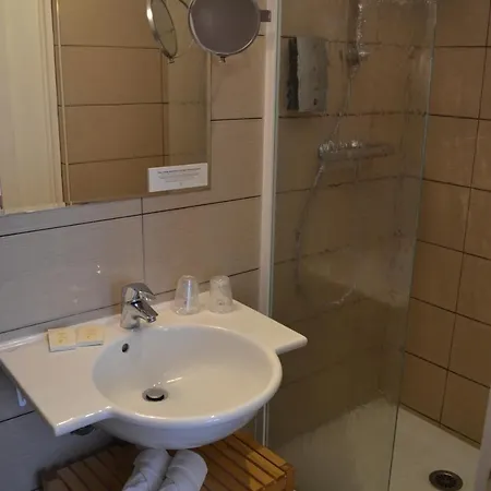 La Porte Pierre-logis Intra Muros 2*